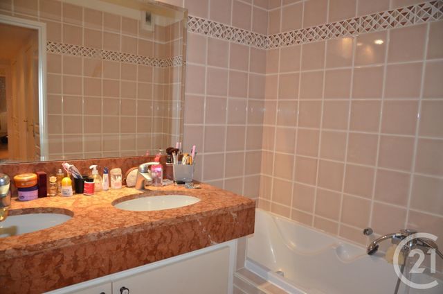 Appartement F3 à louer - 3 pièces - 75 m2 - Valbonne - 06 - PROVENCE-ALPES-COTE-D-AZUR