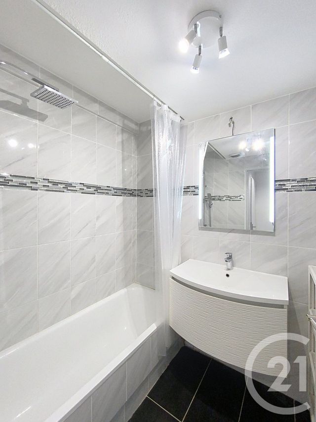 Appartement F2 à louer - 2 pièces - 32,93 m2 - Grasse - 06 - PROVENCE-ALPES-COTE-D-AZUR