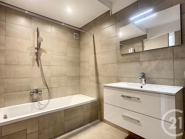 Appartement F3 &agrave; louer - 3 pi&egrave;ces - 71,45 m2 - Cannes - 06 - PROVENCE-ALPES-COTE-D-AZUR