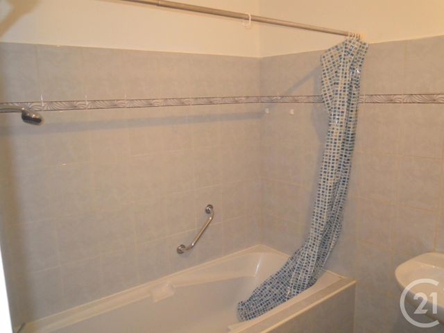 Appartement F2 &agrave; louer - 2 pi&egrave;ces - 44 m2 - Le Rouret - 06 - PROVENCE-ALPES-COTE-D-AZUR