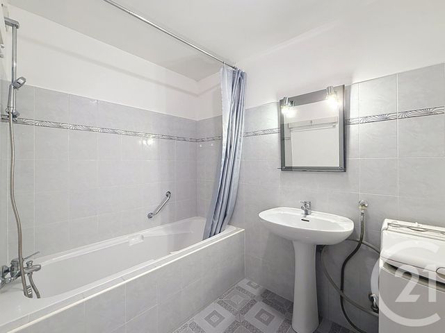 Appartement F2 &agrave; louer - 2 pi&egrave;ces - 44 m2 - Le Rouret - 06 - PROVENCE-ALPES-COTE-D-AZUR