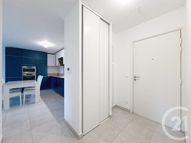 Appartement &agrave; louer - 3 pi&egrave;ces - 65,20 m2 - Roquefort Les Pins - 06 - PROVENCE-ALPES-COTE-D-AZUR