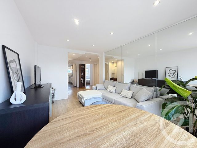 Appartement F3 &agrave; louer - 3 pi&egrave;ces - 61,51 m2 - Antibes - 06 - PROVENCE-ALPES-COTE-D-AZUR