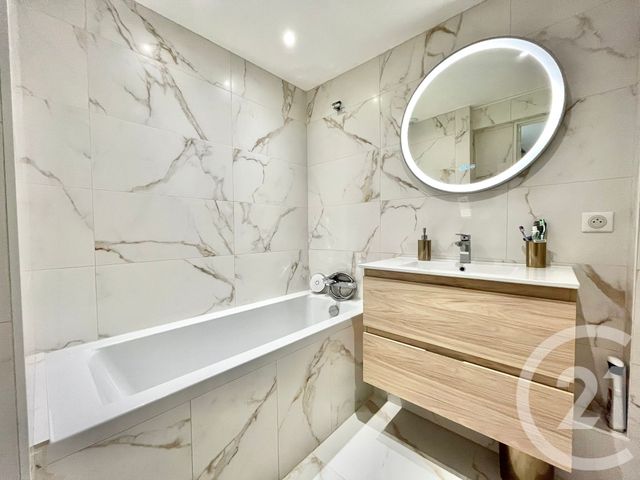 Appartement F4 &agrave; louer - 4 pi&egrave;ces - 69,38 m2 - Grasse - 06 - PROVENCE-ALPES-COTE-D-AZUR