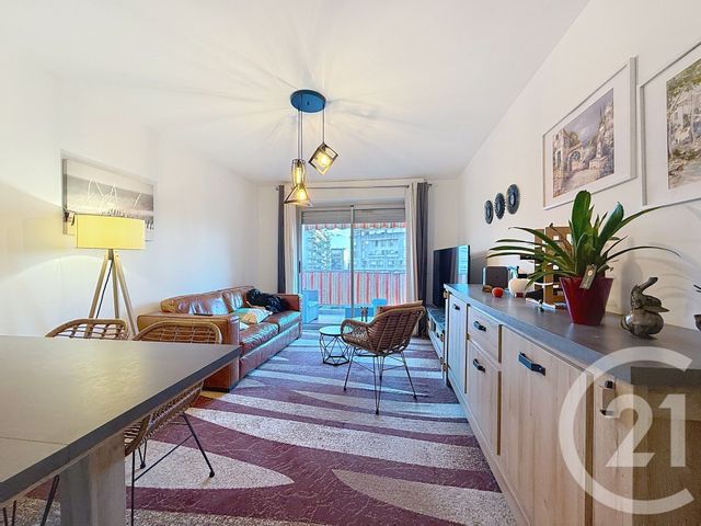 Appartement F3 &agrave; louer - 3 pi&egrave;ces - 62,72 m2 - Cannes La Bocca - 06 - PROVENCE-ALPES-COTE-D-AZUR