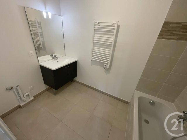 Appartement F3 &agrave; louer - 3 pi&egrave;ces - 65,54 m2 - Roquefort Les Pins - 06 - PROVENCE-ALPES-COTE-D-AZUR