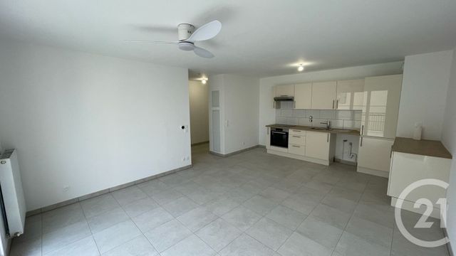 Appartement F3 &agrave; louer - 3 pi&egrave;ces - 67,80 m2 - Roquefort Les Pins - 06 - PROVENCE-ALPES-COTE-D-AZUR