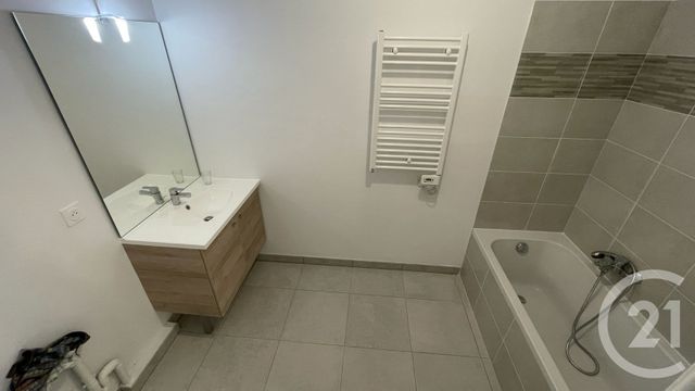 Appartement F3 &agrave; louer - 3 pi&egrave;ces - 67,80 m2 - Roquefort Les Pins - 06 - PROVENCE-ALPES-COTE-D-AZUR