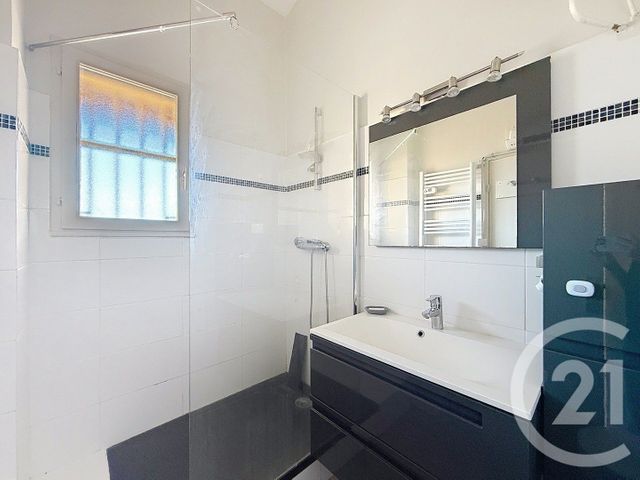 Appartement F2 &agrave; louer - 2 pi&egrave;ces - 32,42 m2 - Cogolin - 83 - PROVENCE-ALPES-COTE-D-AZUR