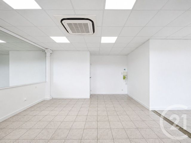 Local commercial à louer - 47.0 m2 - 06 - Alpes-Maritimes