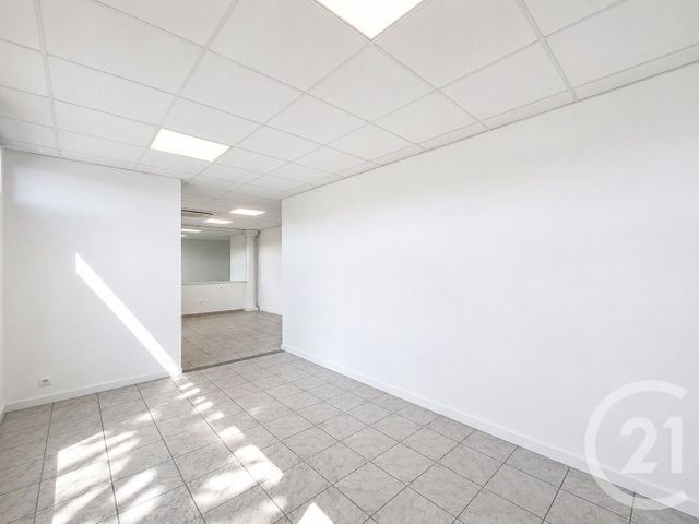 Local commercial à louer - 47.0 m2 - 06 - Alpes-Maritimes
