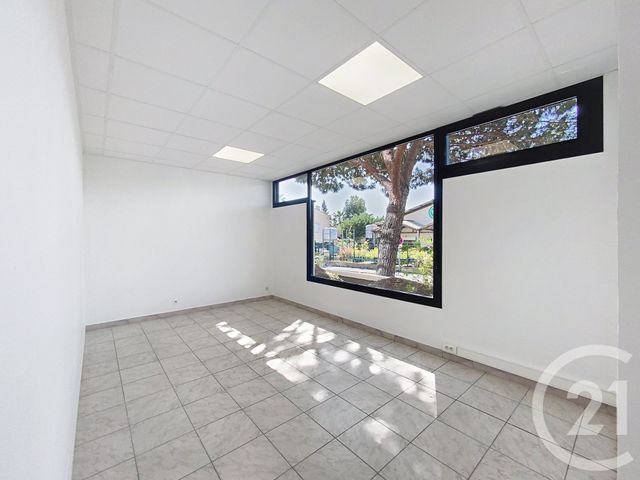 Local commercial à louer - 47.0 m2 - 06 - Alpes-Maritimes