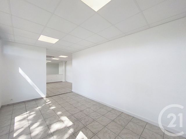 Local commercial à louer - 47.0 m2 - 06 - Alpes-Maritimes