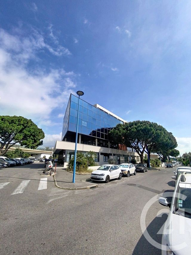 Local commercial à louer - 47.0 m2 - 06 - Alpes-Maritimes