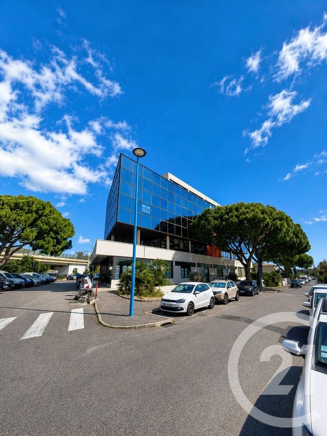 Local commercial à louer - 47.0 m2 - 06 - Alpes-Maritimes