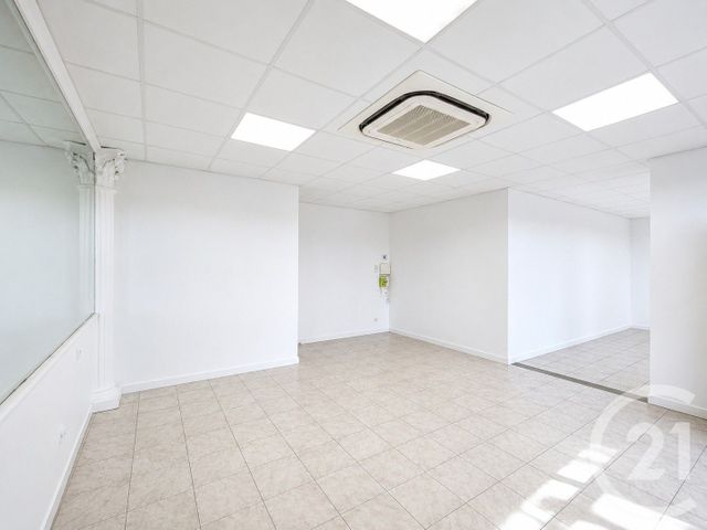 Local commercial à louer - 47.0 m2 - 06 - Alpes-Maritimes