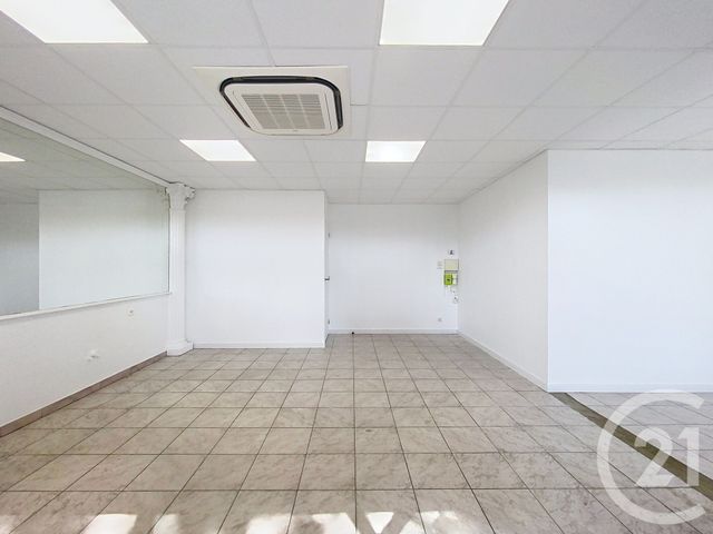 Local commercial à louer - 47.0 m2 - 06 - Alpes-Maritimes