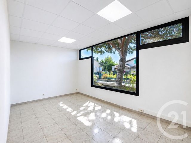 Local commercial à louer - 47.0 m2 - 06 - Alpes-Maritimes
