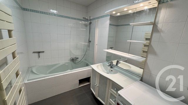 Appartement F3 &agrave; louer - 3 pi&egrave;ces - 73,40 m2 - Grasse - 06 - PROVENCE-ALPES-COTE-D-AZUR