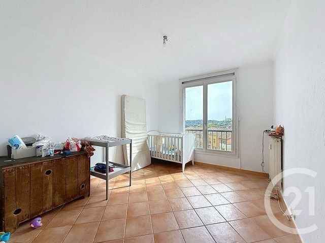 Appartement F3 &agrave; louer - 4 pi&egrave;ces - 83,65 m2 - Grasse - 06 - PROVENCE-ALPES-COTE-D-AZUR
