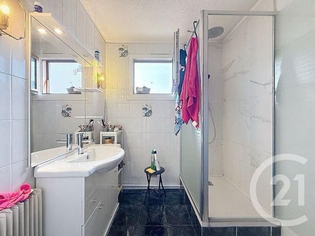 Appartement F3 &agrave; louer - 4 pi&egrave;ces - 83,65 m2 - Grasse - 06 - PROVENCE-ALPES-COTE-D-AZUR