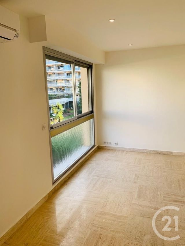 Appartement T1 &agrave; louer - 1 pi&egrave;ce - 25,61 m2 - Cannes - 06 - PROVENCE-ALPES-COTE-D-AZUR