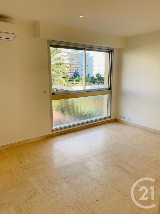 Appartement T1 &agrave; louer - 1 pi&egrave;ce - 25,61 m2 - Cannes - 06 - PROVENCE-ALPES-COTE-D-AZUR