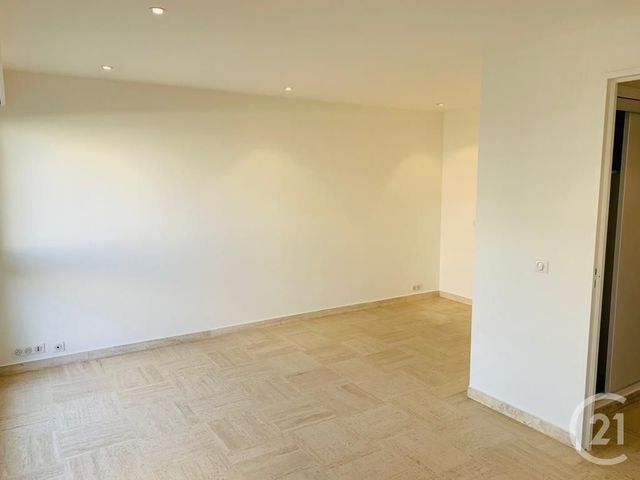 Appartement T1 &agrave; louer - 1 pi&egrave;ce - 25,61 m2 - Cannes - 06 - PROVENCE-ALPES-COTE-D-AZUR