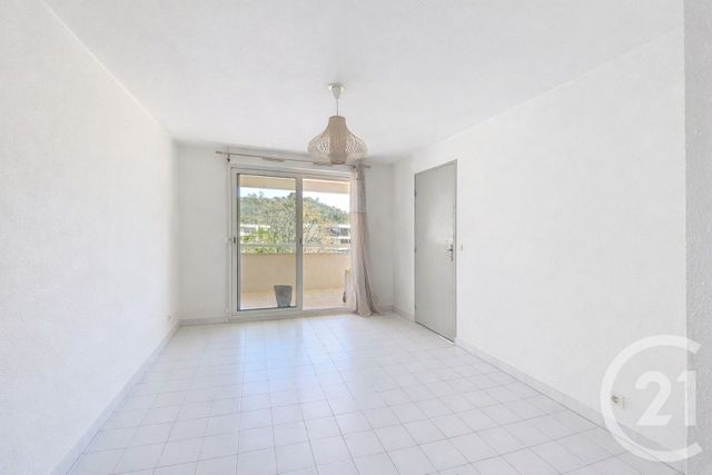 Appartement F3 &agrave; louer - 3 pi&egrave;ces - 39,98 m2 - Mandelieu La Napoule - 06 - PROVENCE-ALPES-COTE-D-AZUR