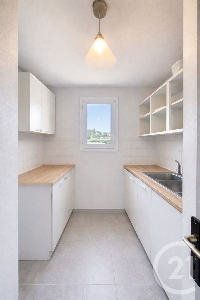 Appartement F3 &agrave; louer - 3 pi&egrave;ces - 39,98 m2 - Mandelieu La Napoule - 06 - PROVENCE-ALPES-COTE-D-AZUR