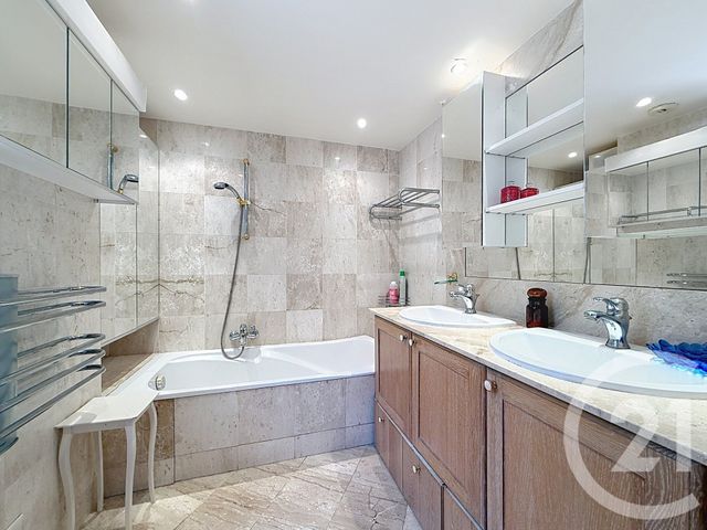 Appartement F4 &agrave; louer - 4 pi&egrave;ces - 136 m2 - Cannes - 06 - PROVENCE-ALPES-COTE-D-AZUR