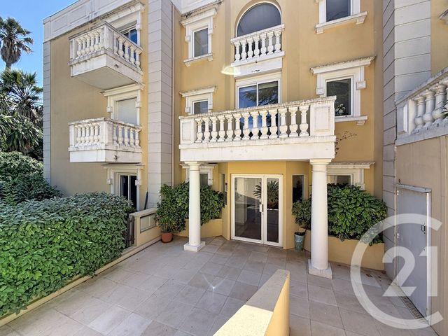 Appartement F4 &agrave; louer - 4 pi&egrave;ces - 136 m2 - Cannes - 06 - PROVENCE-ALPES-COTE-D-AZUR