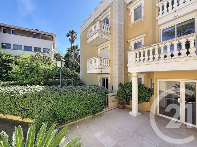 Appartement F4 &agrave; louer - 4 pi&egrave;ces - 136 m2 - Cannes - 06 - PROVENCE-ALPES-COTE-D-AZUR