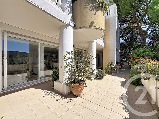 Appartement F4 &agrave; louer - 4 pi&egrave;ces - 136 m2 - Cannes - 06 - PROVENCE-ALPES-COTE-D-AZUR