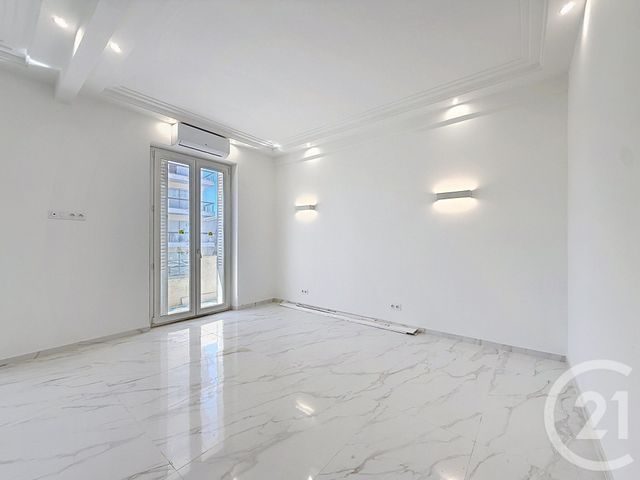 Appartement F1 &agrave; louer - 1 pi&egrave;ce - 21 m2 - Cannes - 06 - PROVENCE-ALPES-COTE-D-AZUR