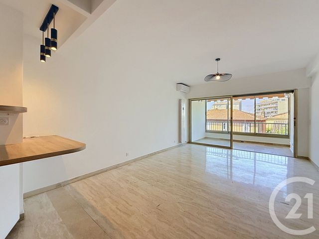 Appartement F3 &agrave; louer - 3 pi&egrave;ces - 57,62 m2 - Cannes - 06 - PROVENCE-ALPES-COTE-D-AZUR