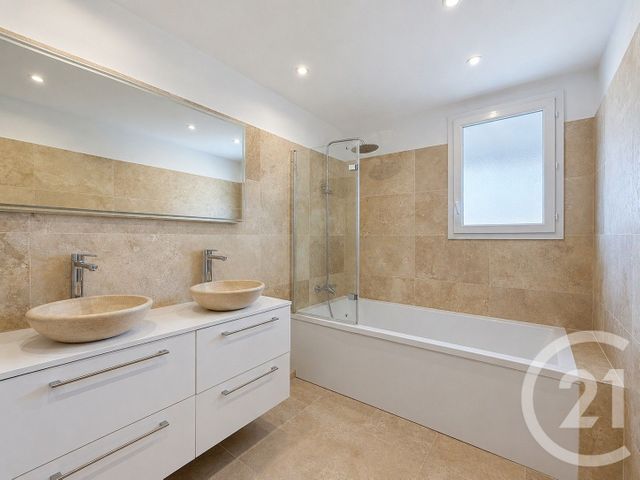Appartement F4 &agrave; louer - 4 pi&egrave;ces - 119,67 m2 - Grasse - 06 - PROVENCE-ALPES-COTE-D-AZUR