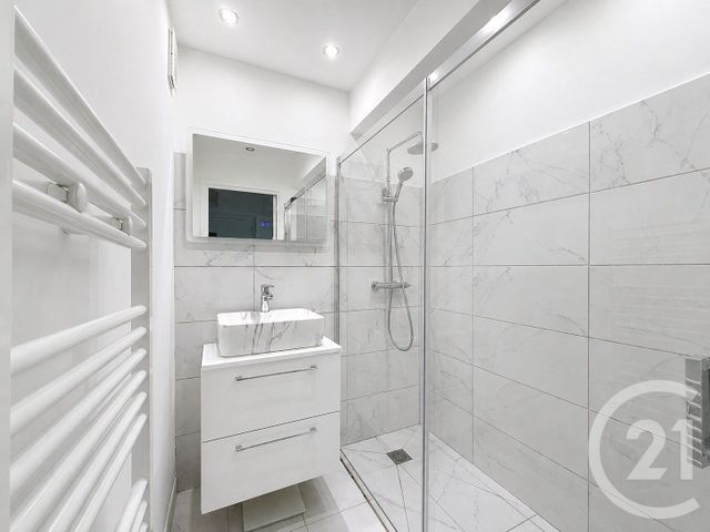 Appartement F4 &agrave; louer - 4 pi&egrave;ces - 119,67 m2 - Grasse - 06 - PROVENCE-ALPES-COTE-D-AZUR