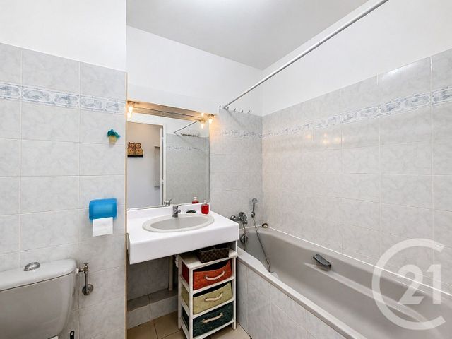 Appartement F1 &agrave; louer - 1 pi&egrave;ce - 28 m2 - Grasse - 06 - PROVENCE-ALPES-COTE-D-AZUR
