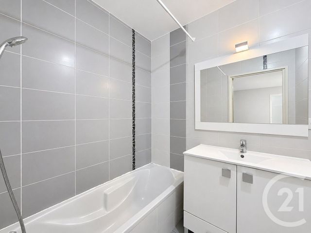 Appartement F2 &agrave; louer - 2 pi&egrave;ces - 48,96 m2 - Mandelieu La Napoule - 06 - PROVENCE-ALPES-COTE-D-AZUR