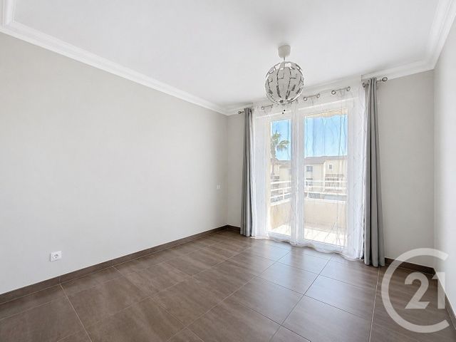 Appartement F2 &agrave; louer - 2 pi&egrave;ces - 48,96 m2 - Mandelieu La Napoule - 06 - PROVENCE-ALPES-COTE-D-AZUR