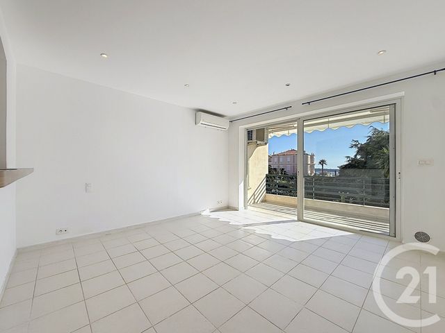 Appartement F2 &agrave; louer - 2 pi&egrave;ces - 48 m2 - Cannes - 06 - PROVENCE-ALPES-COTE-D-AZUR