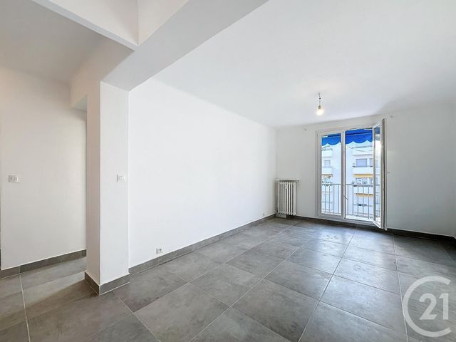 Appartement F3 &agrave; louer - 3 pi&egrave;ces - 53,13 m2 - Le Cannet - 06 - PROVENCE-ALPES-COTE-D-AZUR