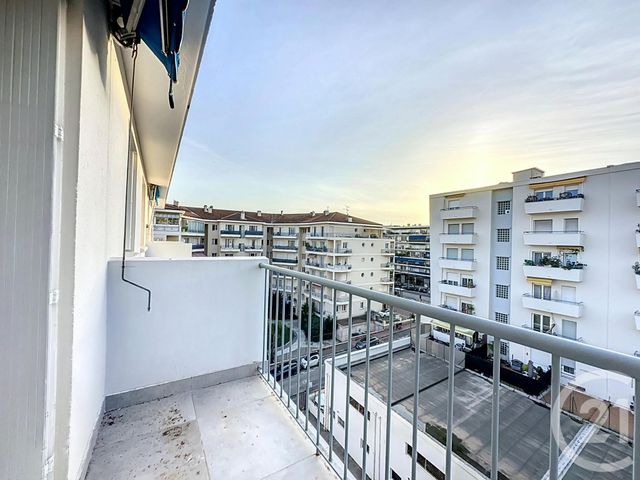 Appartement F3 &agrave; louer - 3 pi&egrave;ces - 53,13 m2 - Le Cannet - 06 - PROVENCE-ALPES-COTE-D-AZUR
