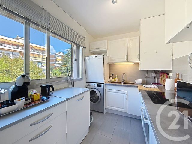 Appartement F2 &agrave; louer - 2 pi&egrave;ces - 52,60 m2 - Antibes - 06 - PROVENCE-ALPES-COTE-D-AZUR