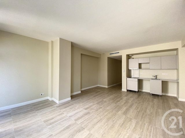 Appartement F2 &agrave; louer - 2 pi&egrave;ces - 42 m2 - Cannes - 06 - PROVENCE-ALPES-COTE-D-AZUR