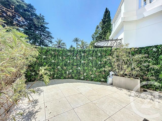 Appartement F2 &agrave; louer - 2 pi&egrave;ces - 42 m2 - Cannes - 06 - PROVENCE-ALPES-COTE-D-AZUR