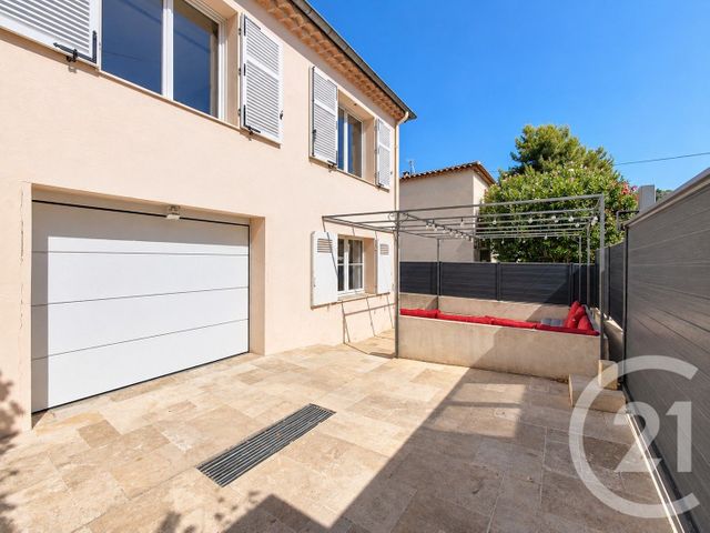 Maison &agrave; louer - 4 pi&egrave;ces - 135 m2 - Le Cannet - 06 - PROVENCE-ALPES-COTE-D-AZUR