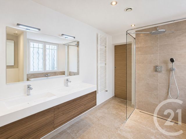 Maison &agrave; louer - 4 pi&egrave;ces - 135 m2 - Le Cannet - 06 - PROVENCE-ALPES-COTE-D-AZUR