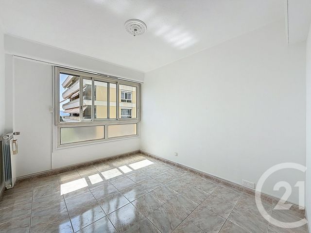 Appartement F4 &agrave; louer - 4 pi&egrave;ces - 77,44 m2 - Grasse - 06 - PROVENCE-ALPES-COTE-D-AZUR